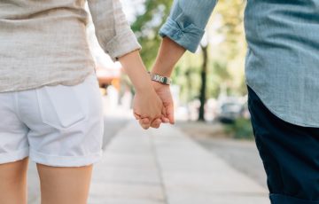 手を繋ぐ心理とは なぜカップルは繋ぎたいの 心理コラム メンタリン